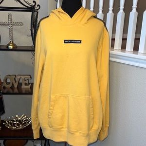 Hollister men’s sweater size XL yellow